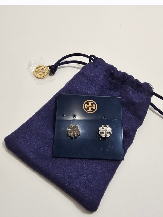 Tory Burch Jewelry - Tory Burch Eleanor Stacked 3D Logo Stud Earrings - Silver - Like New